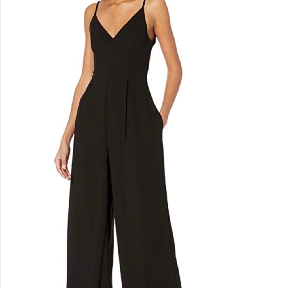 BCBGENERATION WOMEN’S VNECK JUMPSUIT‎